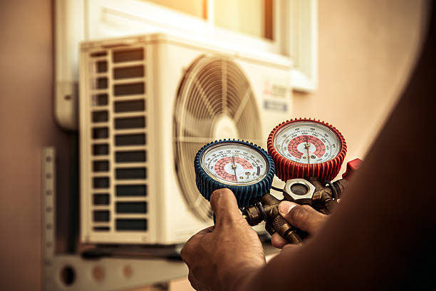 Professional Hvac technician working in Cordesville, SC